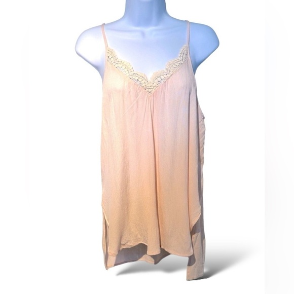 NEW Lush Clara Crochet Lace Trim Light Pink Tank Top Racer Back Evereve Small - Picture 1 of 12